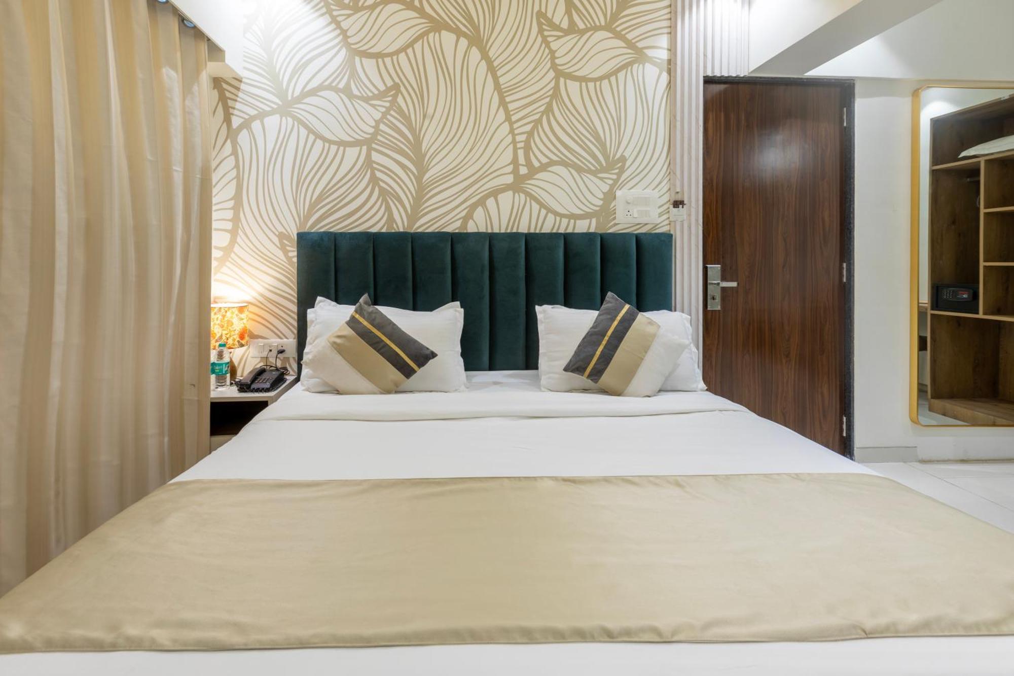 The Orion Premium Suites Bombay Esterno foto