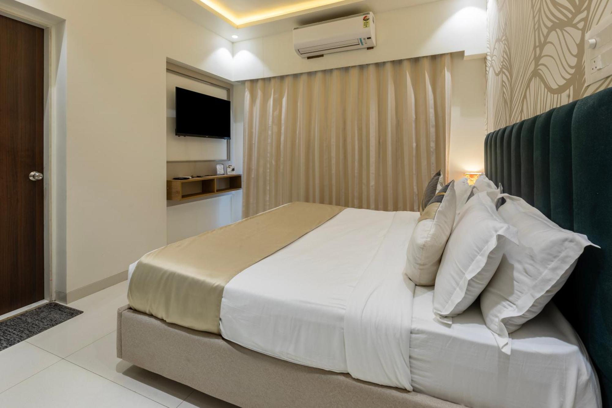 The Orion Premium Suites Bombay Esterno foto