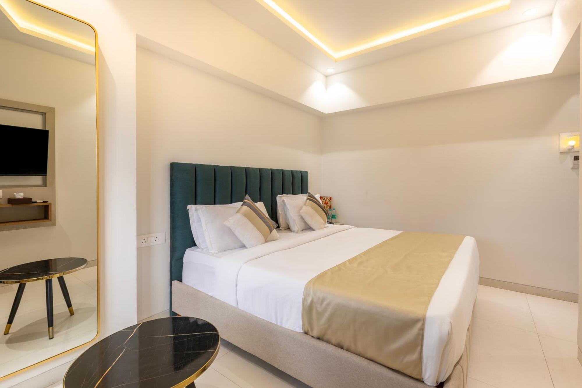 The Orion Premium Suites Bombay Esterno foto