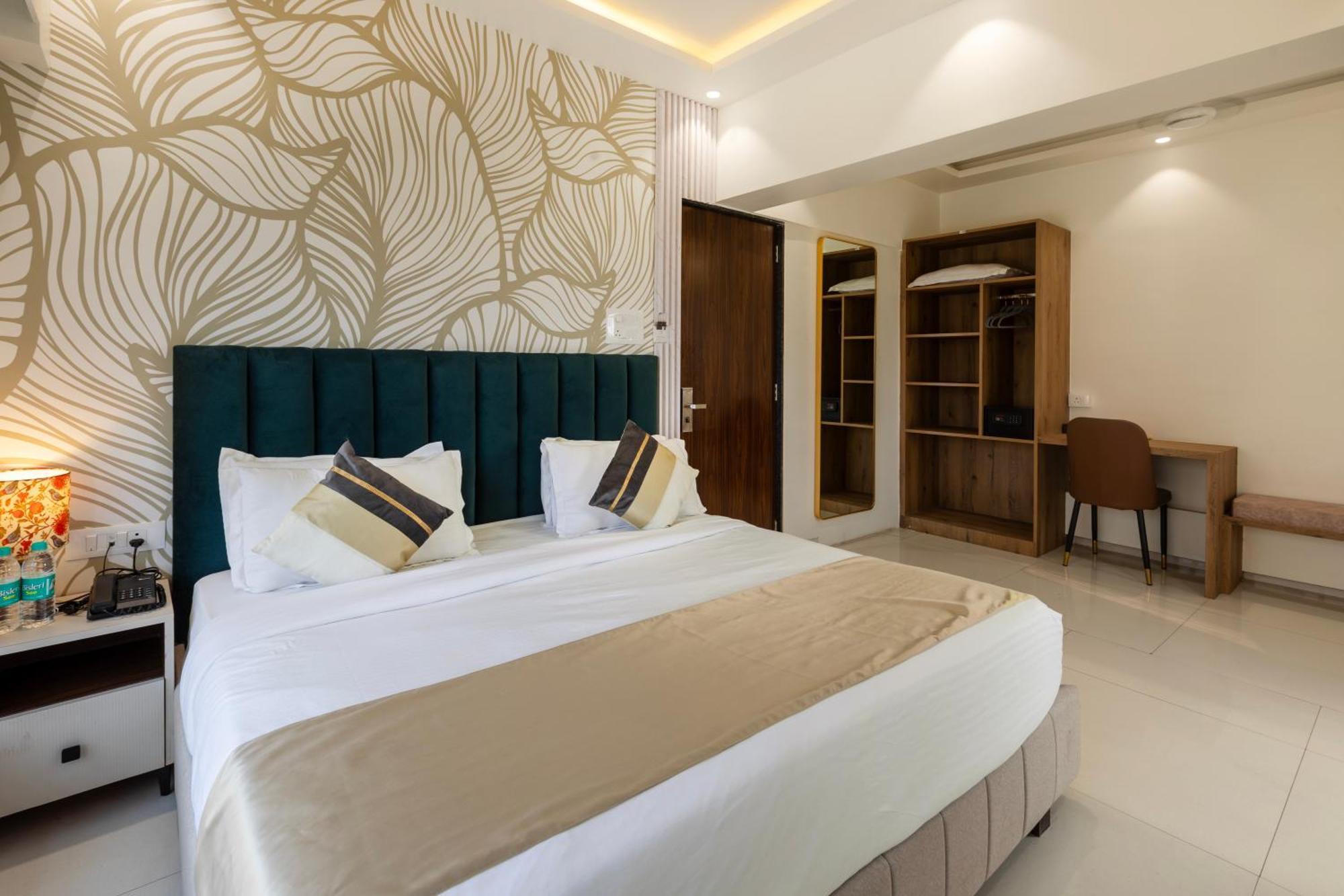 The Orion Premium Suites Bombay Esterno foto