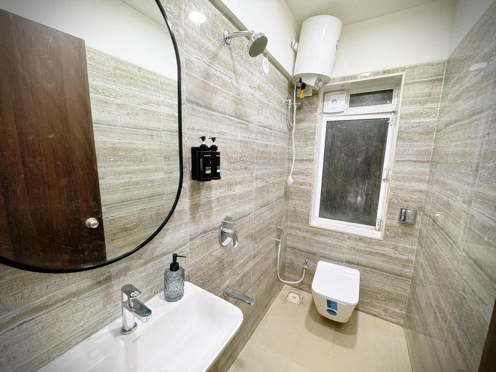 The Orion Premium Suites Bombay Esterno foto