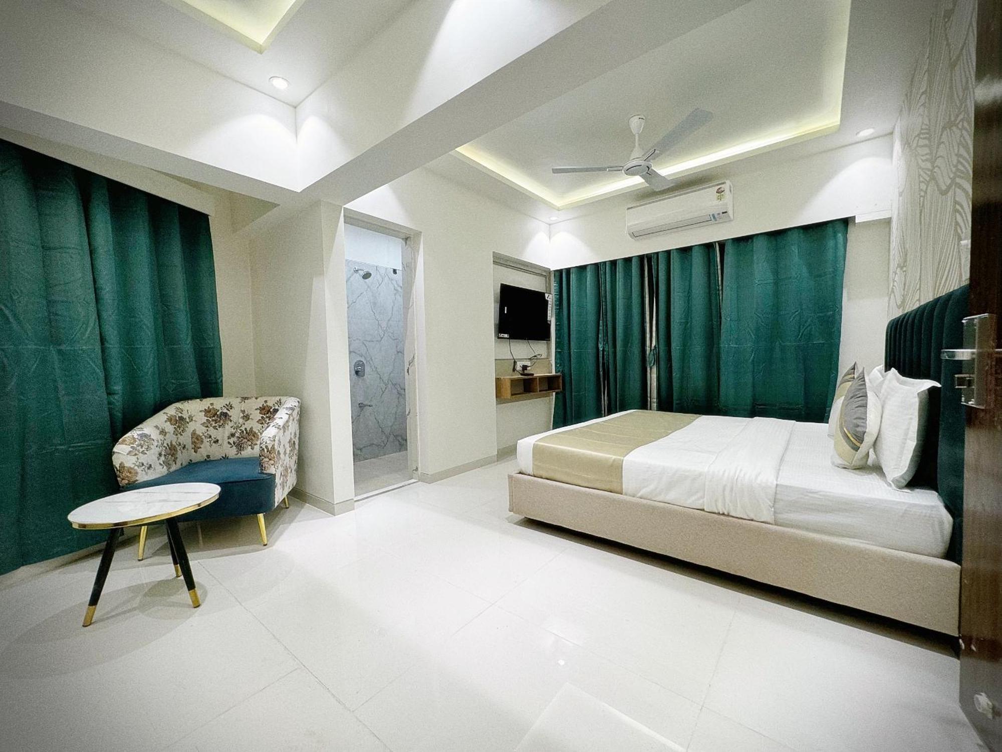 The Orion Premium Suites Bombay Esterno foto