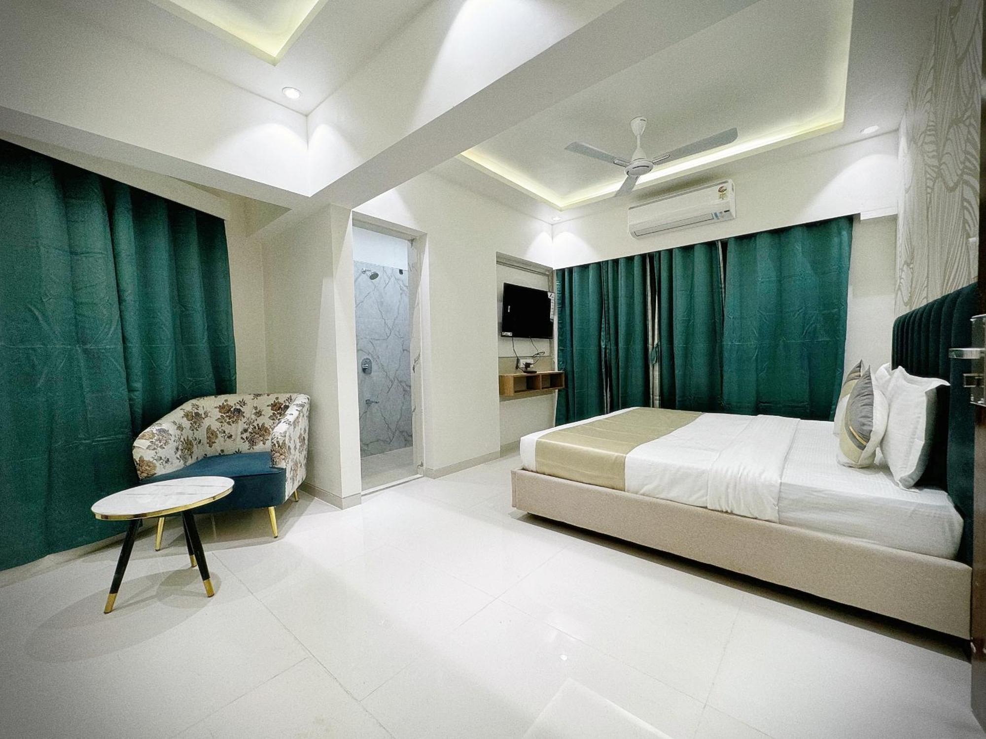 The Orion Premium Suites Bombay Esterno foto
