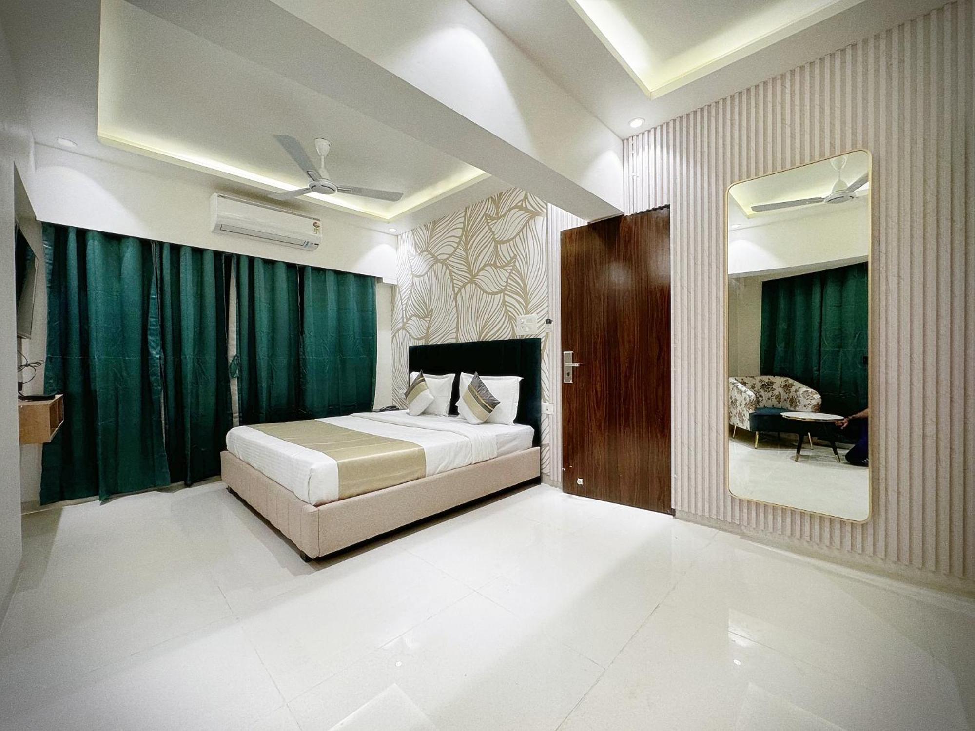 The Orion Premium Suites Bombay Esterno foto