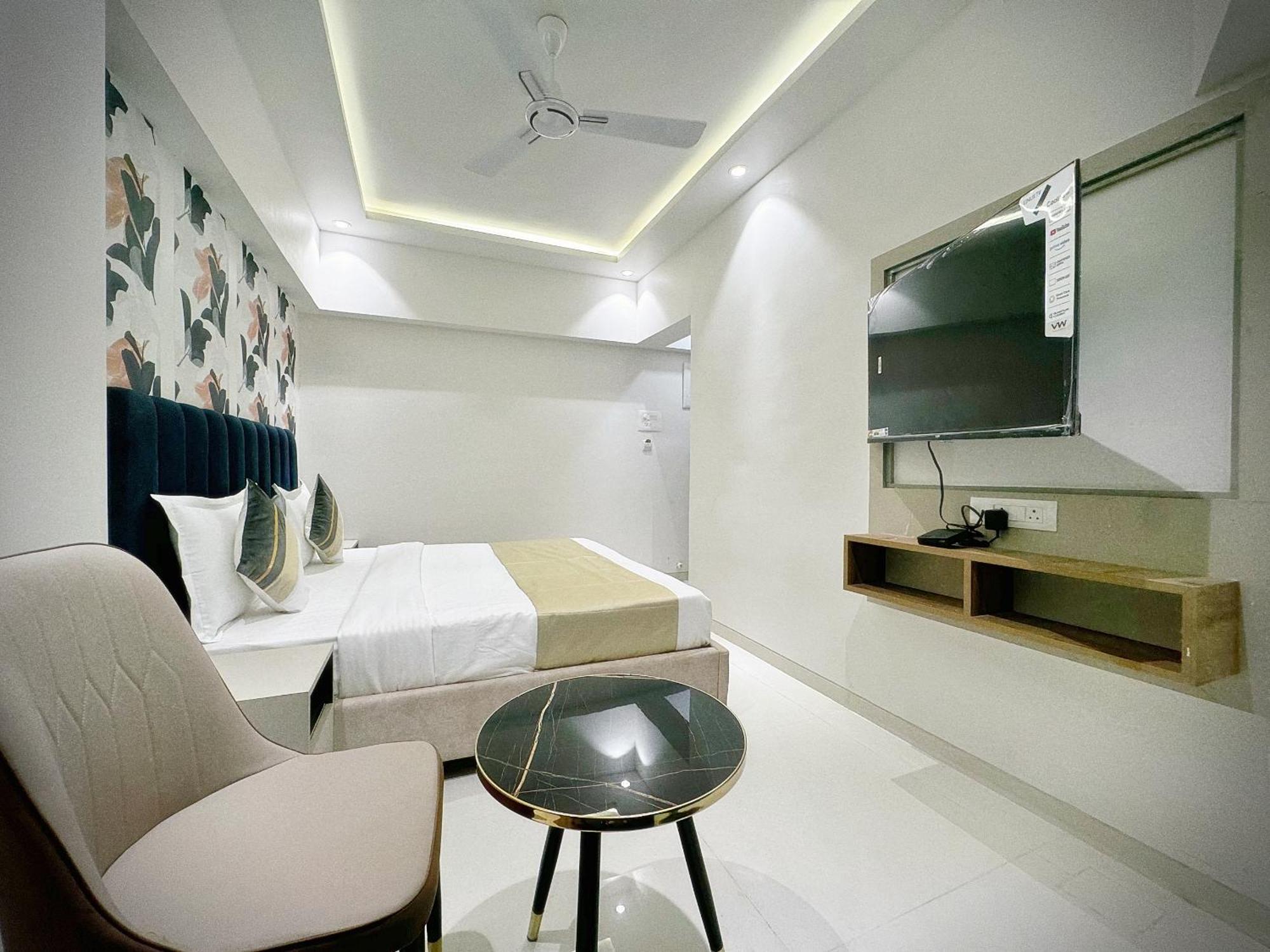 The Orion Premium Suites Bombay Esterno foto